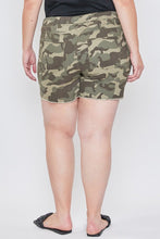 Load image into Gallery viewer, Classic Camo Mid-Rise Shorts with Pockets