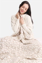 Load image into Gallery viewer, Comfy Luxe Reversible Beige &amp; White Leopard Blanket