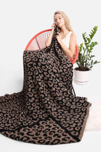 Load image into Gallery viewer, Comfy Luxe Reversible Mocha &amp; Black Leopard Blanket
